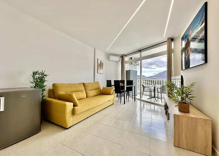 Torres De Yomely - M13e * Playa de las Américas